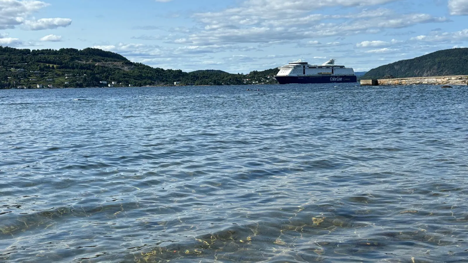 De Oslofjord met de Noorse oever, kort na aankomst